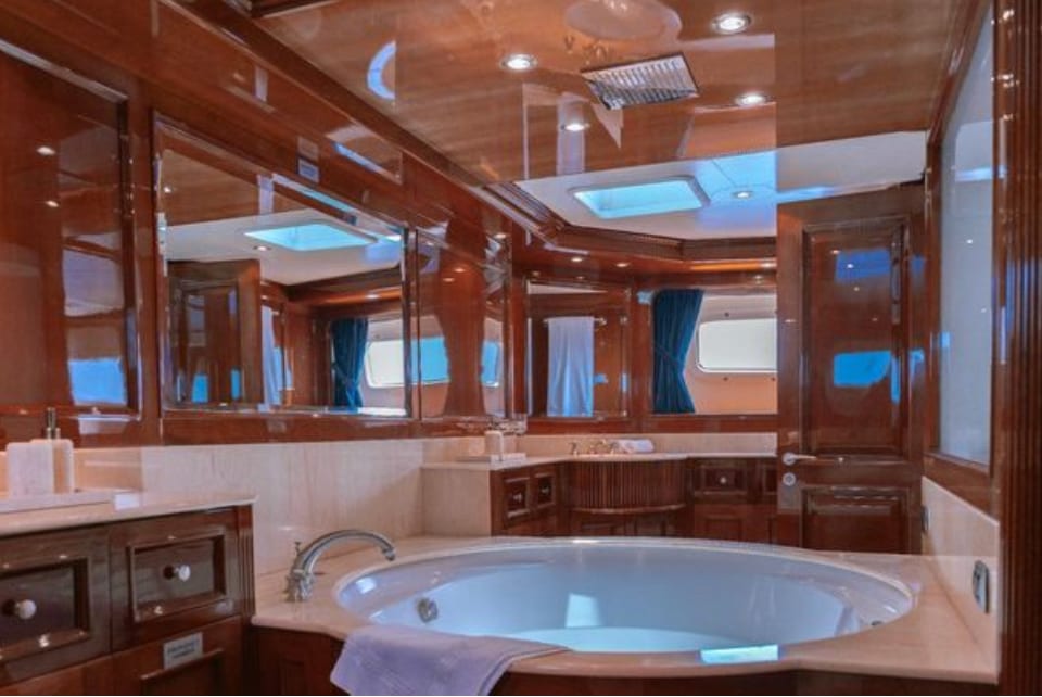 The master en-suite bathroom