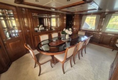 The formal dining saloon aboard M/Y Friendship